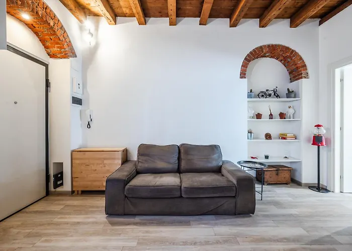 200mt Metro - Design For Creative Living Apartment