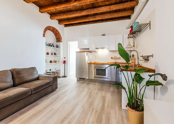 200mt Metro - Design For Creative Living Apartment *