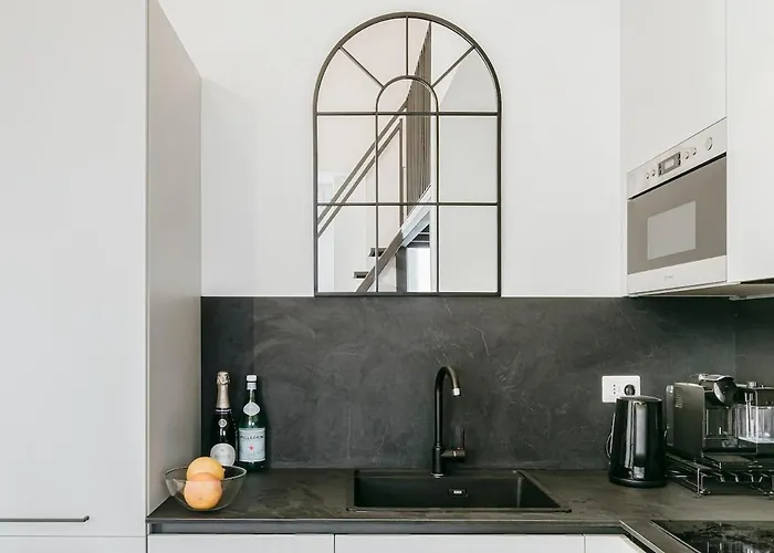 Casa In Palazzo Liberty - E Ben Collegato