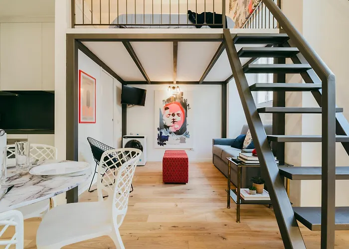 Casa In Palazzo Liberty - E Ben Collegato *