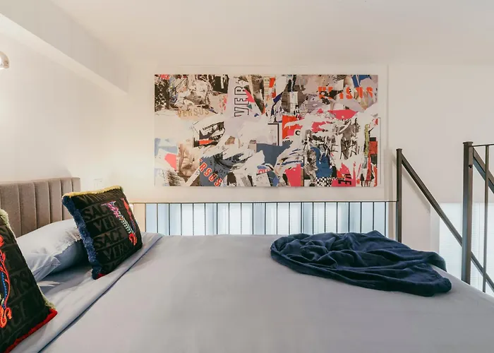 Casa In Palazzo Liberty - E Ben Collegato *