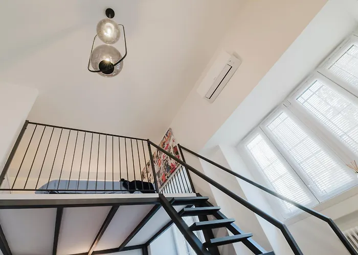 Casa In Palazzo Liberty - E Ben Collegato *