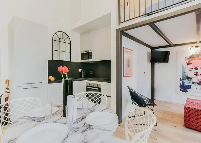 Casa In Palazzo Liberty - E Ben Collegato Daire