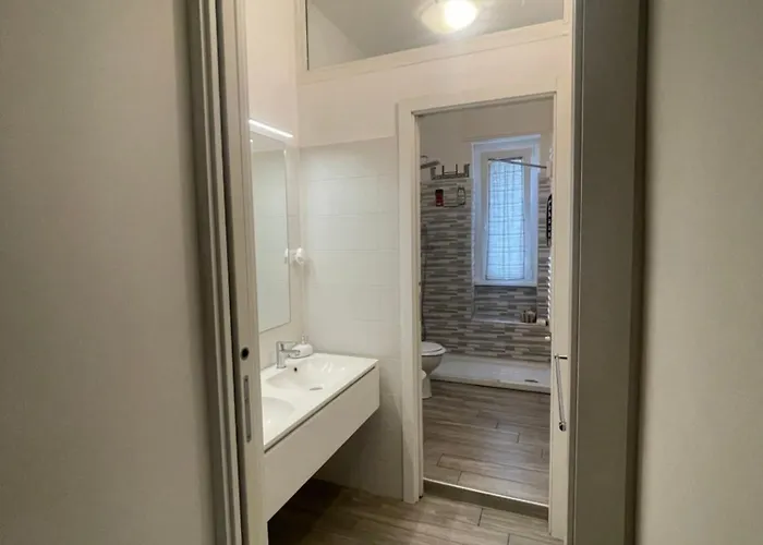 Gardone - Ampio Con 2 Da Letto - Comodo Per Duomo! Apartmán Milán