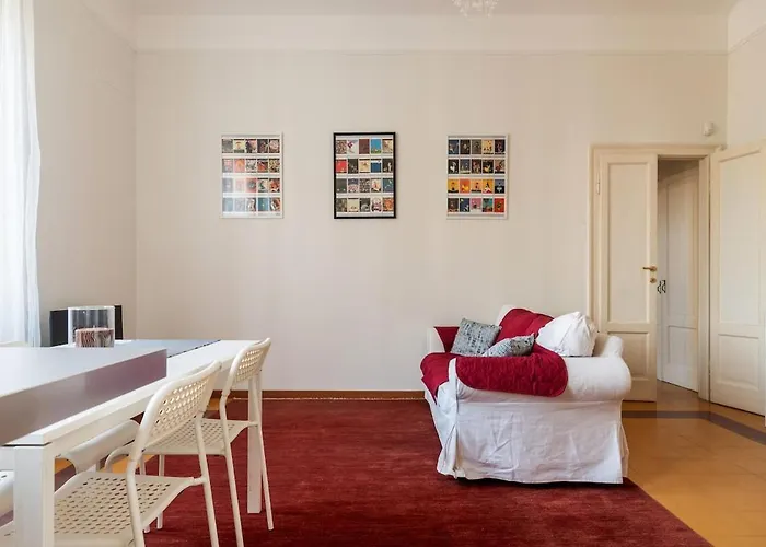 Trilocale Gorki Savona 아파트 *