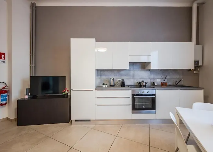 M4 - Design District - Duomo-ac-wifi Apartament