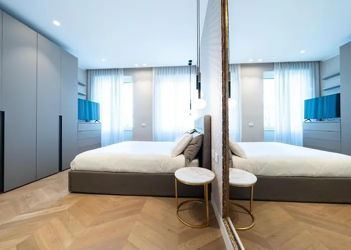 Palazzo Fontana Duomo View Golden House