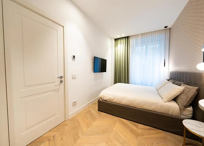 Palazzo Fontana Duomo View Golden House