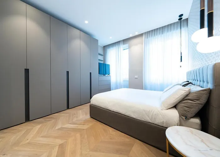 Palazzo Fontana Duomo View Golden House