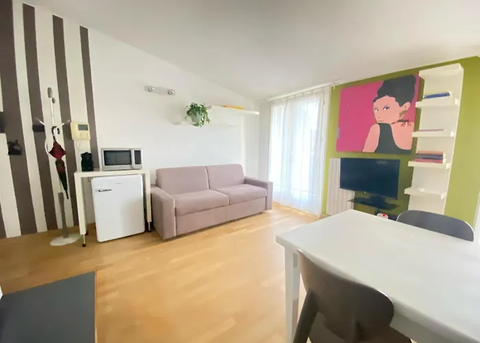 Skyline Isola アパート *