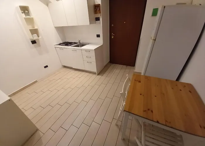 3 Station Free Parking * Milánó