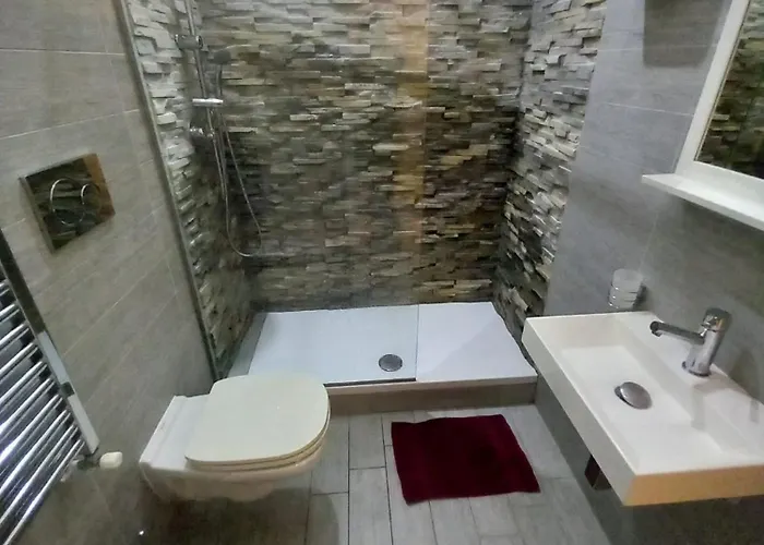 3 Station Free Parking Apartman *