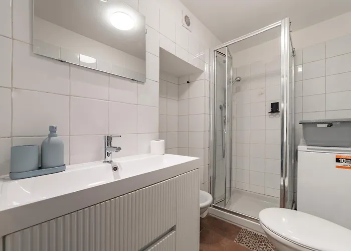 20 Minutes By Metro From The Centre Of