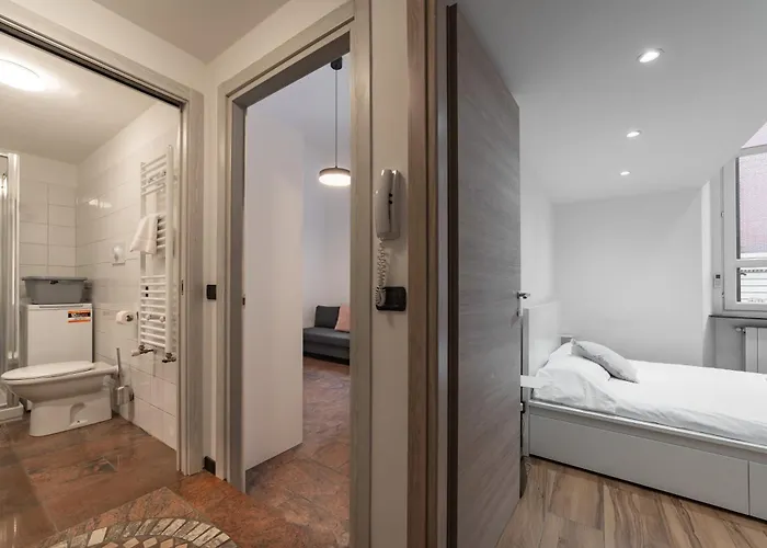 20 Minutes By Metro From The Centre Of *