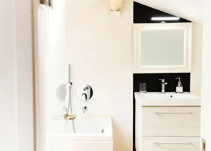 Riverside Loft Navigli - Spacious Two-bedroom Milano