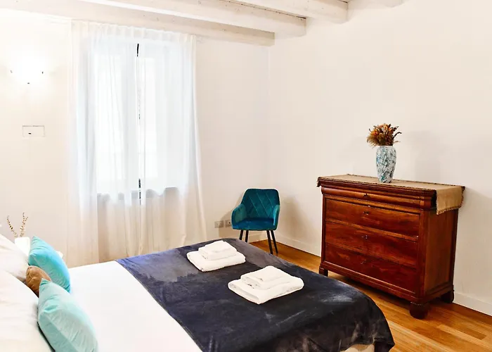 Riverside Loft Navigli - Spacious Two-bedroom Apartmán *