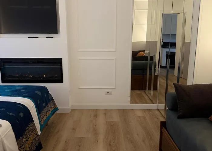 Апартаменты Casa Estia - Mico, Fiera Milano, Citylife, San Siro, Metro 2 Min - Refined Historic Милан