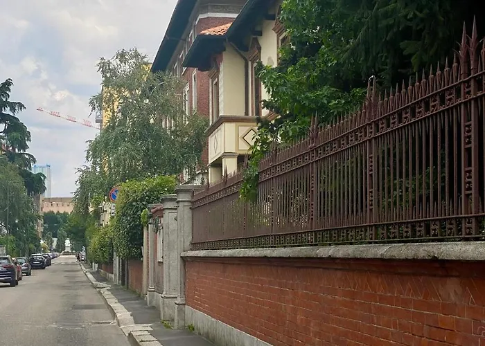 Апартаменты Casa Estia - Mico, Fiera Milano, Citylife, San Siro, Metro 2 Min - Refined Historic