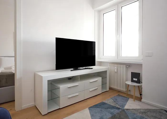 Just Urban - Luxury Boutique - Corso Sempione Milano