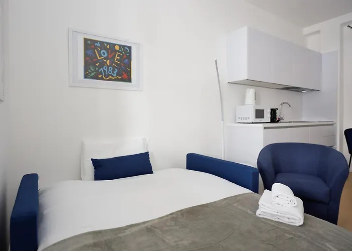 Just Urban - Luxury Boutique - Corso Sempione * Milano