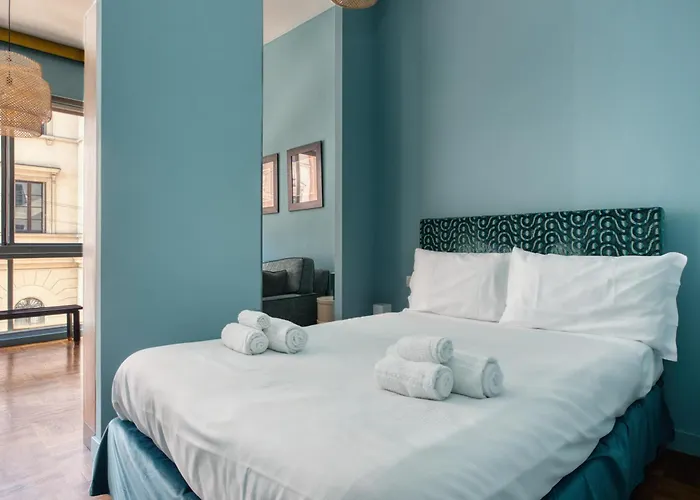 Domusmi Porta Nuova 52 *