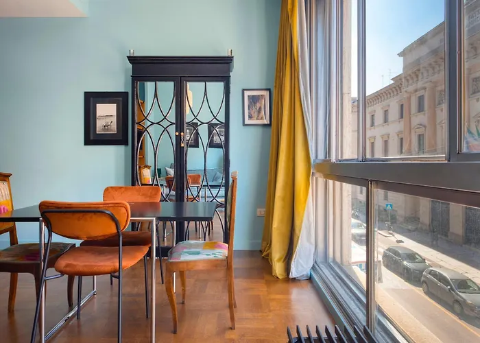 Domusmi Porta Nuova 52 *