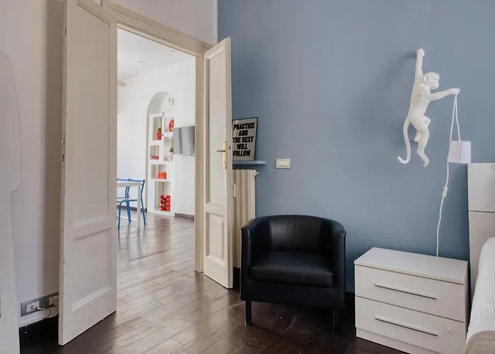 Апартаменты Just Urban - Elegant 2br 25 Min From Duomo - M4 Dateo