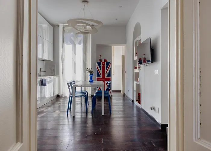 Апартаменты Just Urban - Elegant 2br 25 Min From Duomo - M4 Dateo