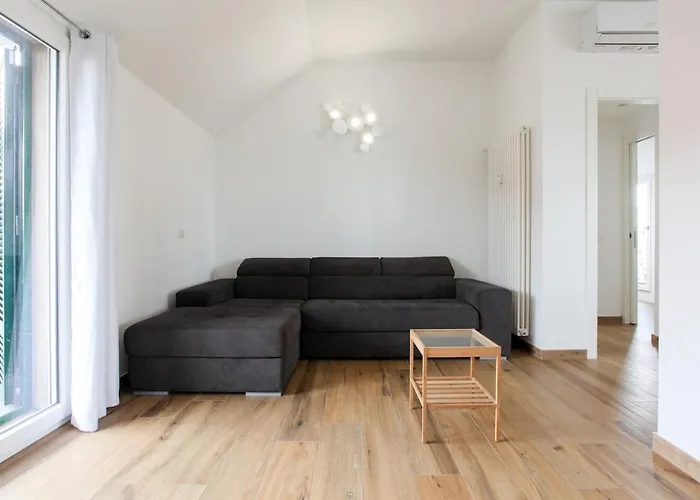 Luminoso Con Terrazzo Milaan