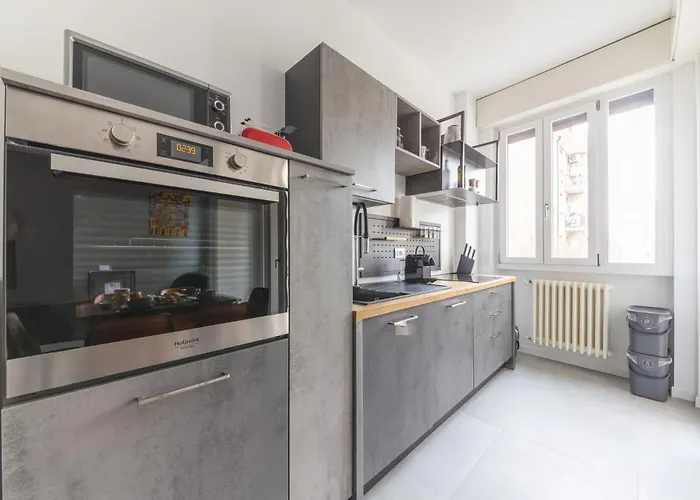 Appartement Modern And Comfortable In Cenisio Area Milaan