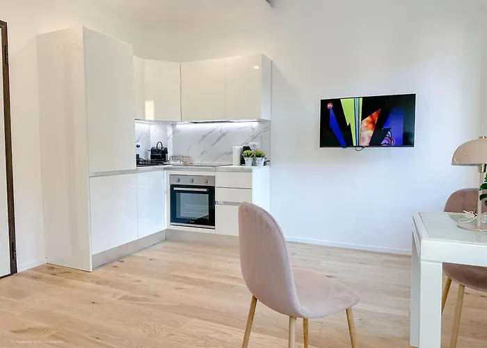 Gioia 67 - 5 Min Dalla Stazione Apartament