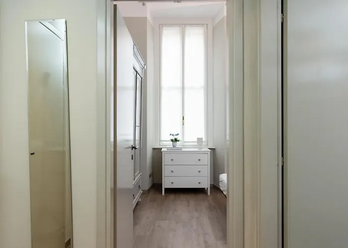 Da Laura - Center - M1 Station *