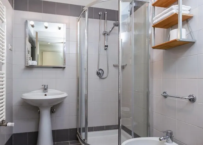 Da Laura - Center - M1 Station Milano