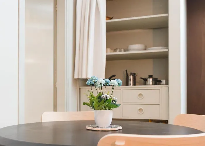 Da Laura - Center - M1 Station Milano