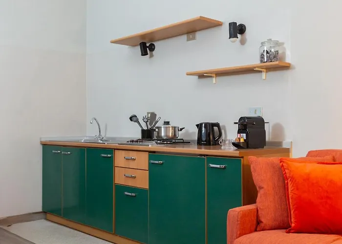 Da Laura - Center - M1 Station * Milano