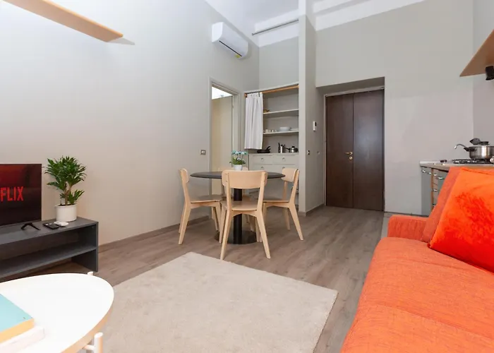 Da Laura - Center - M1 Station