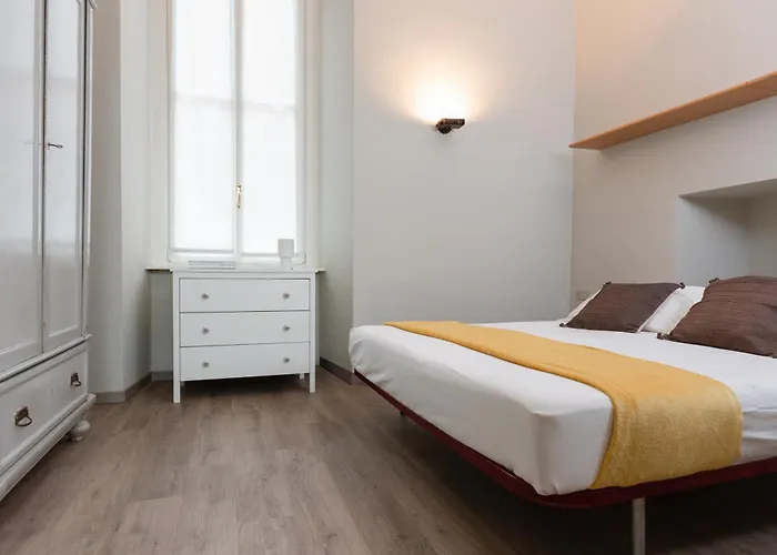 Da Laura - Center - M1 Station *