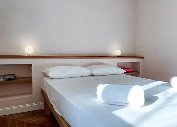 Isola Trendy Retreat - Large Flat,