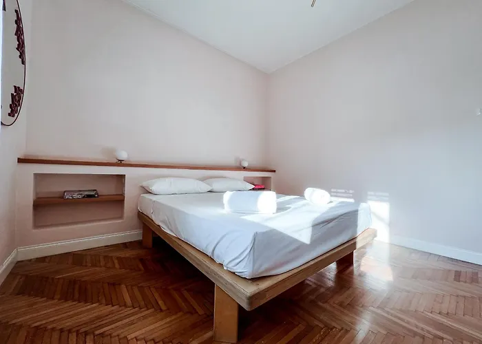 Isola Trendy Retreat - Large Flat, Milão