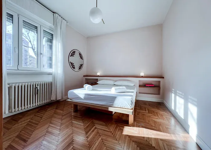 Isola Trendy Retreat - Large Flat,