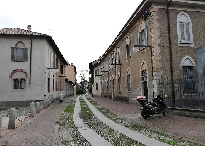 Cozy In A Secret Corner Of Mailand