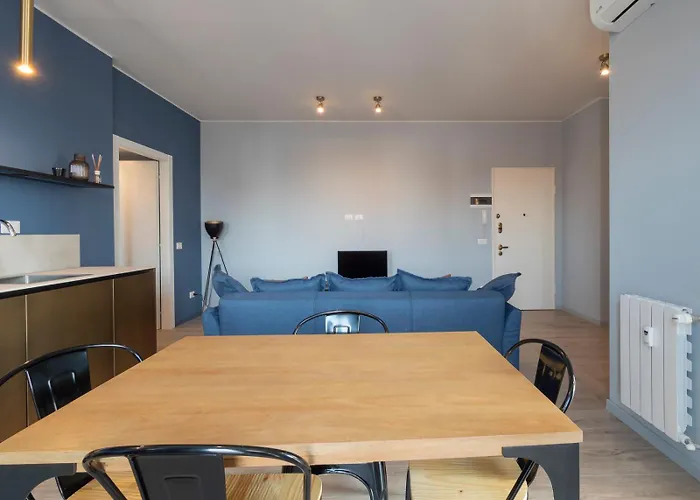 New Two-room A Stone's Throw From The M3 Metro *