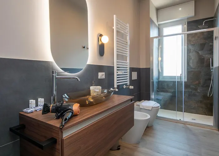 New Two-room A Stone's Throw From The M3 Metro