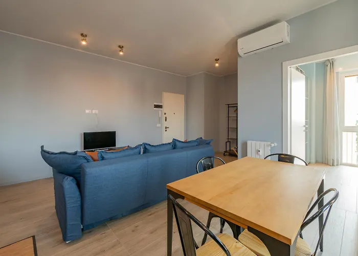 New Two-room A Stone's Throw From The M3 Metro Apartment *