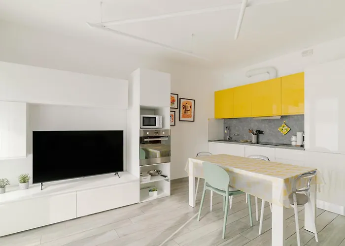 Precotto - Rucellai - Bilocale Con Ampio Balcone * 밀라노