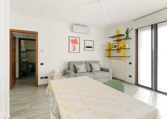 Precotto - Rucellai - Bilocale Con Ampio Balcone * 밀라노