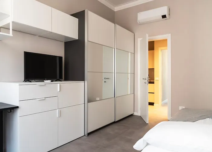 Youhosty - 3 Bedroom Citta Studi *