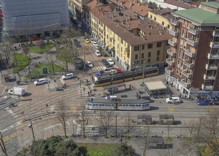 아파트 Skyline View Biancamano 1 Bdr With Balcony By Rentopolis *