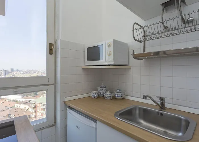 Skyline View Biancamano 1 Bdr With Balcony By Rentopolis Milano
