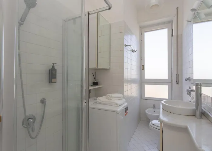 Skyline View Biancamano 1 Bdr With Balcony By Rentopolis 아파트